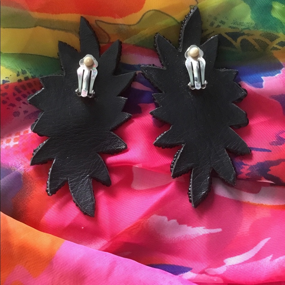 🌸 Vtg 80s Black Beaded Clip Earrings Vintage Beads Beading 80’s 1980’s GUC 🌺 - Picture 7 of 10